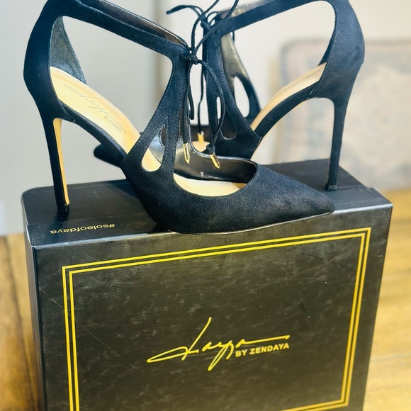 Daya by Zendaya Aaron Black Suede Pointed Pumps - Picture 7 of 9